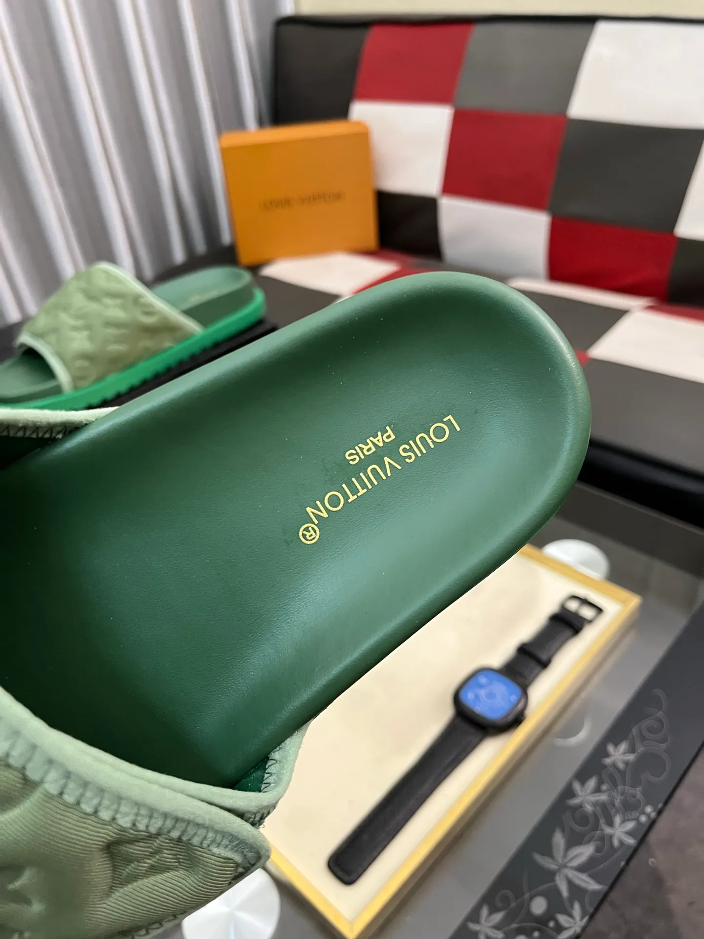 Men's men's shoes💰320⌚️⌚️[Louis Vuitton LV slippers] (high-end cowhide) counter 1:1 fashion style summer must-have! The designer used LV’s iconic outsole. The original simple slippers instantly become fashionable! The upper is made of flexible special cowhide leather straps alternately, and the workmanship is exquisite! A must-have for stylish men in summer, size 38-44